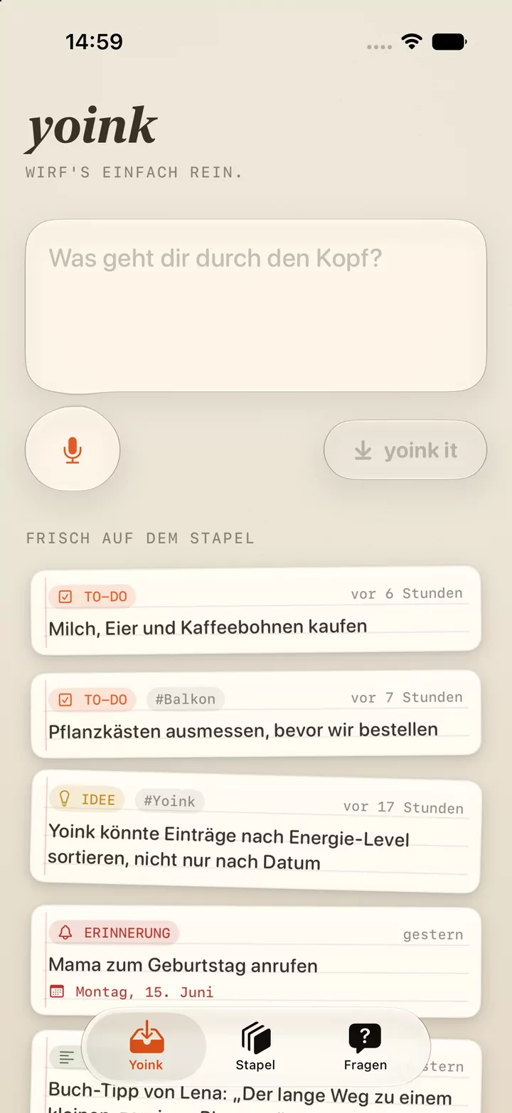 The capture screen: a text field, a microphone button and the latest entries below.